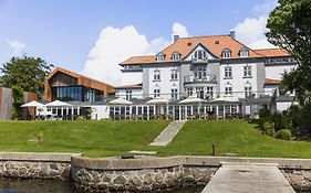Sixtus Sinatur Hotel & Konference